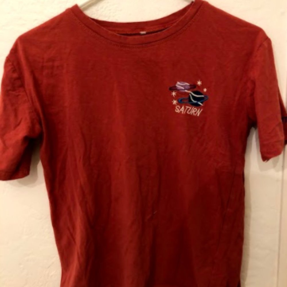 saturn graphic tee
